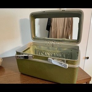 Samsonite Royal Traveler makeup train case ~ Vintage 1970’s ~